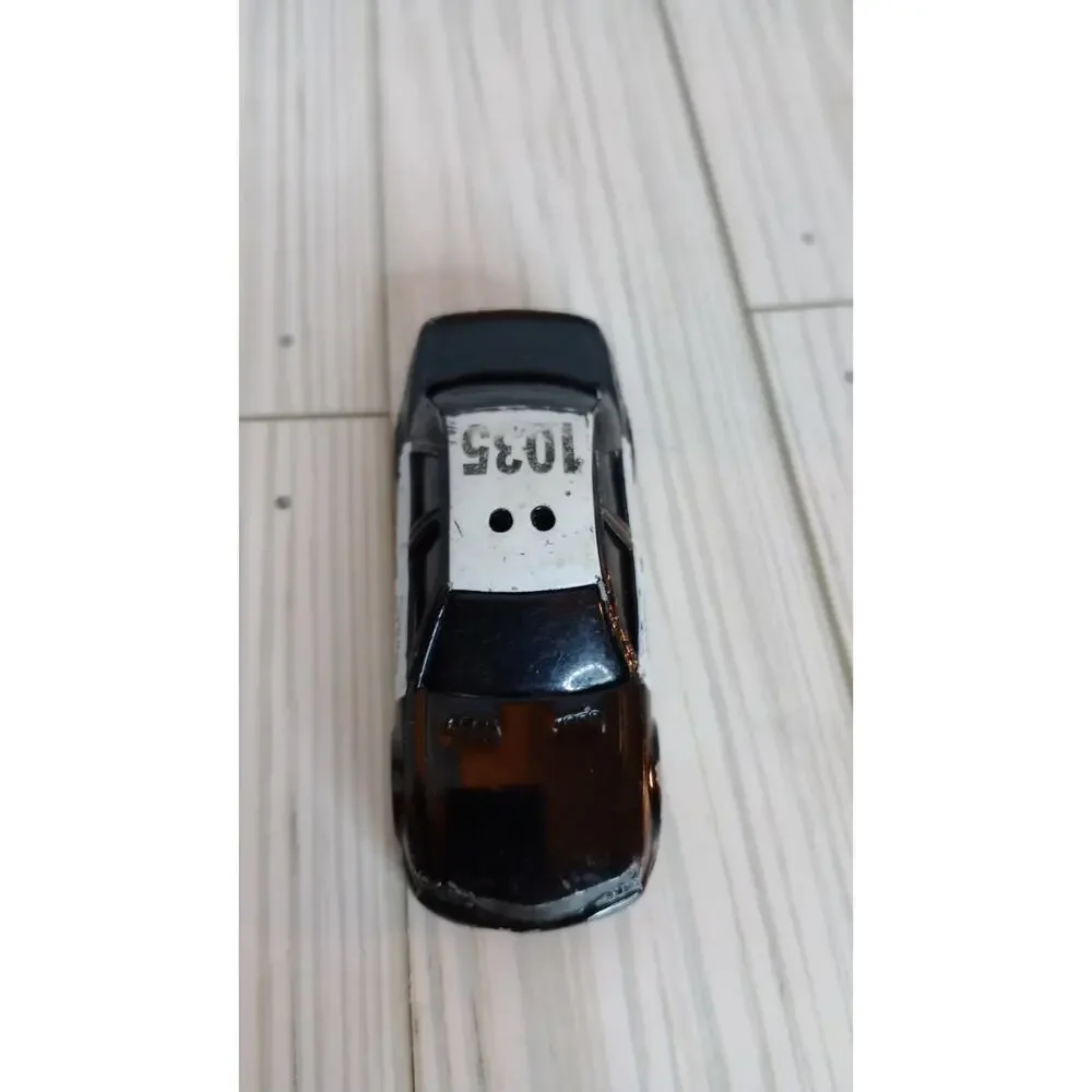 Maisto 1:64 Police Car Diecast Model Missing Light